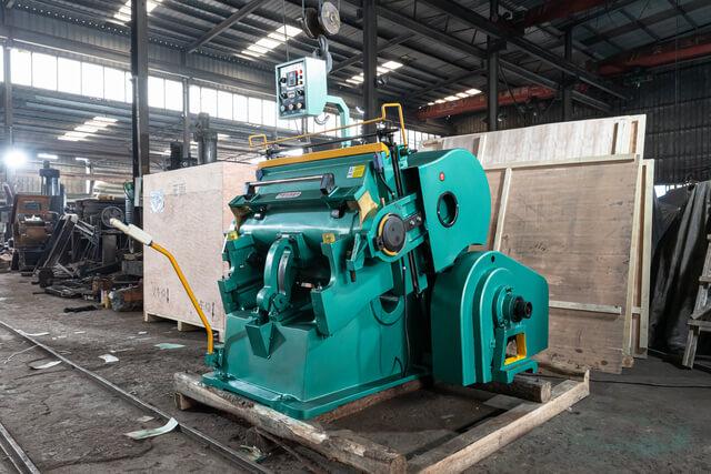 Semi-automatic die-cutting machine in Senegal